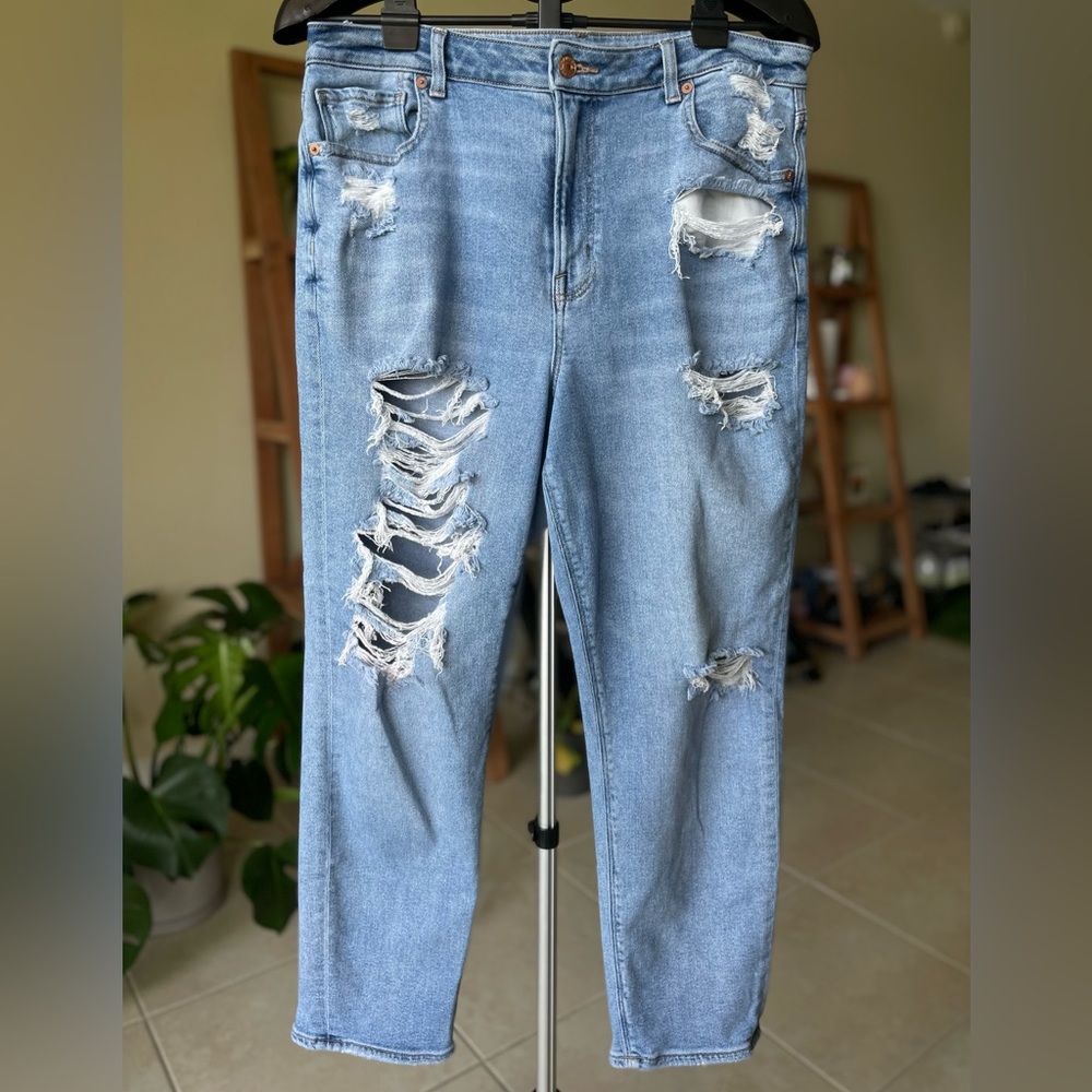 AE distressed stretch mom jean